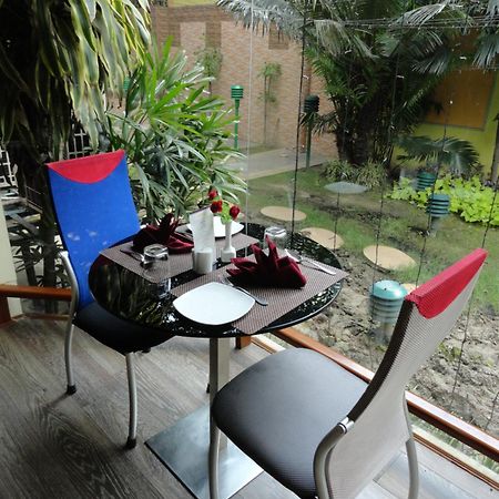 The Senator Hotel Kolkata Bagian luar foto