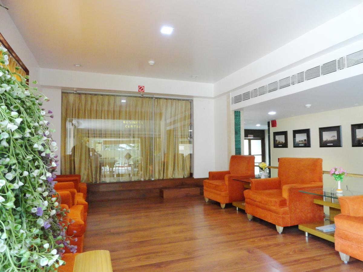 The Senator Hotel Kolkata Bagian luar foto