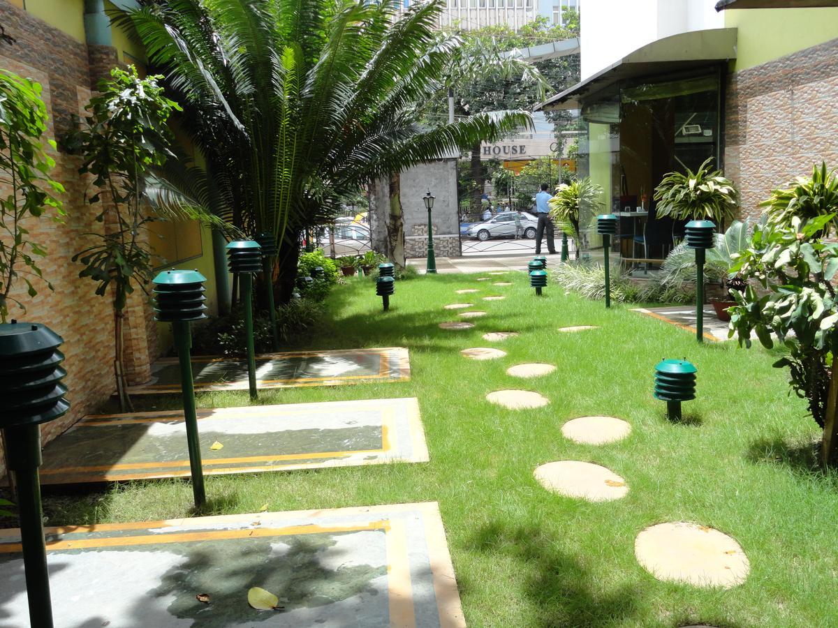 The Senator Hotel Kolkata Bagian luar foto