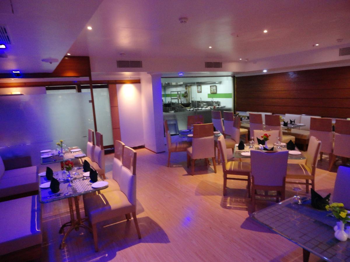The Senator Hotel Kolkata Bagian luar foto