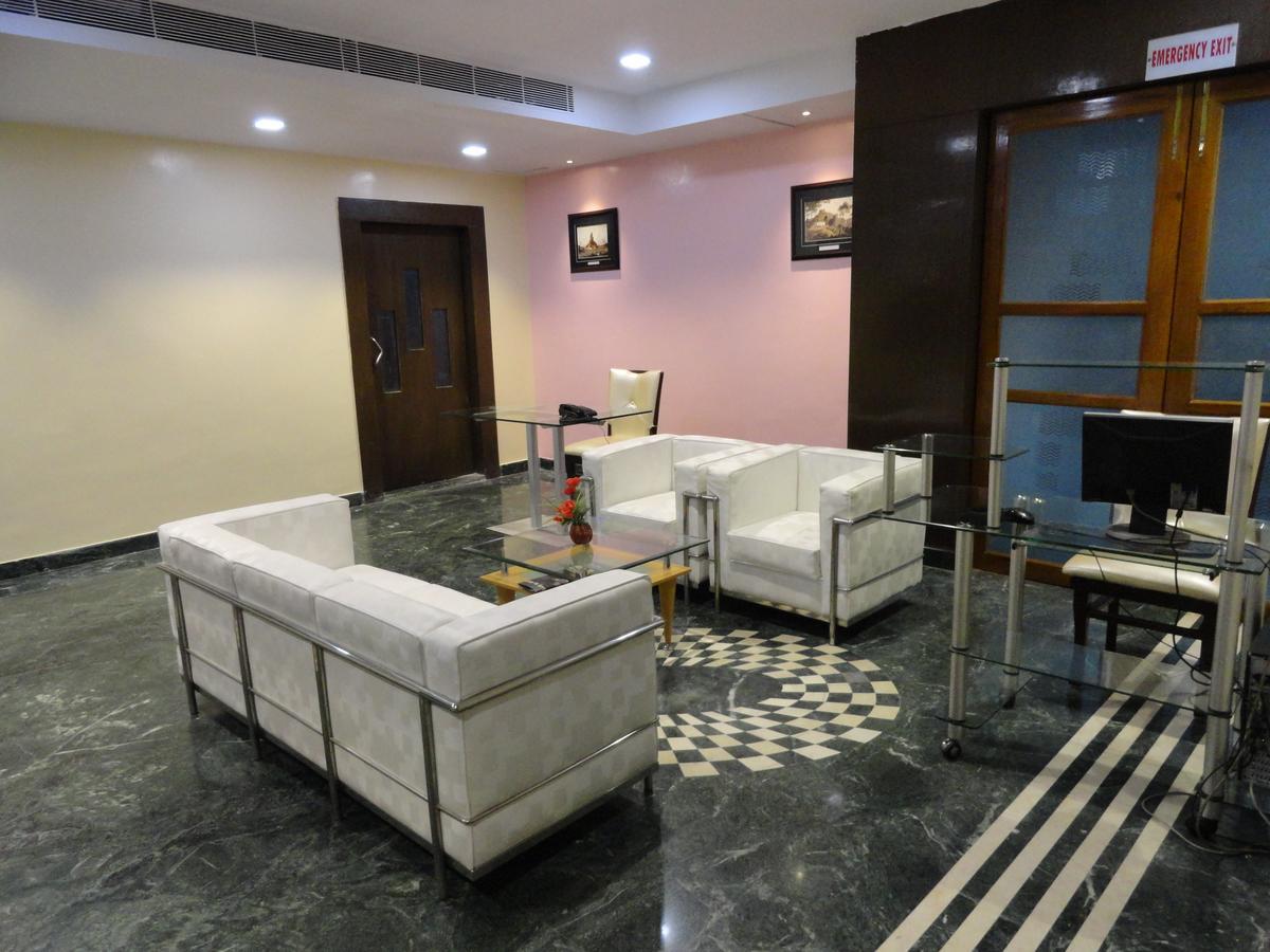 The Senator Hotel Kolkata Bagian luar foto