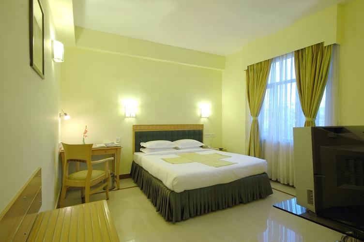 The Senator Hotel Kolkata Bagian luar foto
