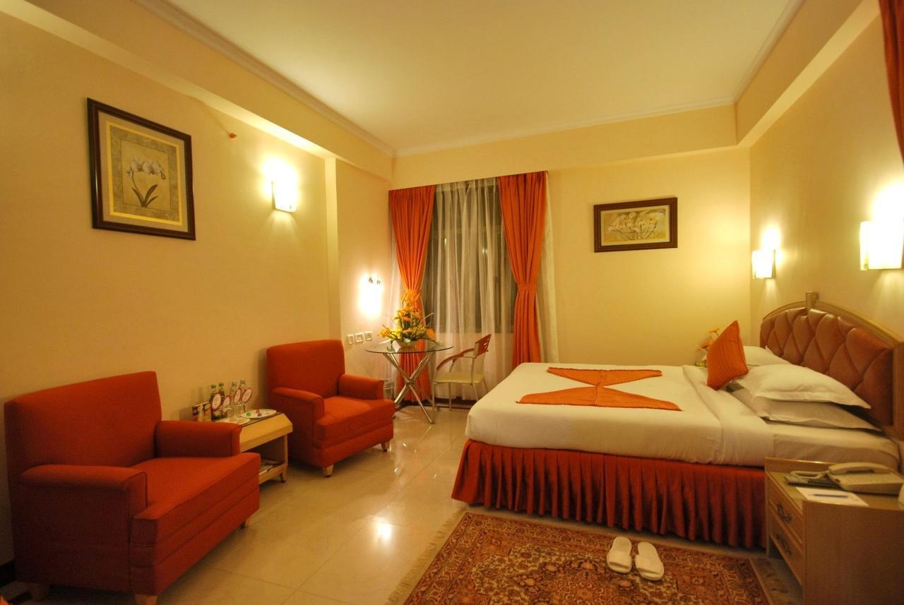 The Senator Hotel Kolkata Bagian luar foto