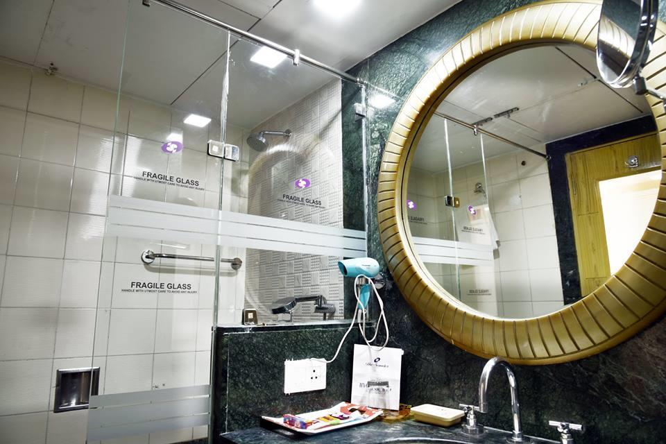 The Senator Hotel Kolkata Bagian luar foto