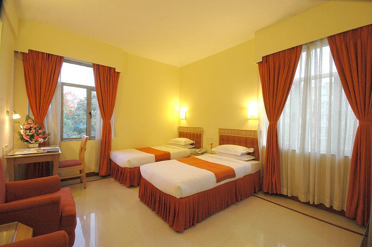 The Senator Hotel Kolkata Bagian luar foto