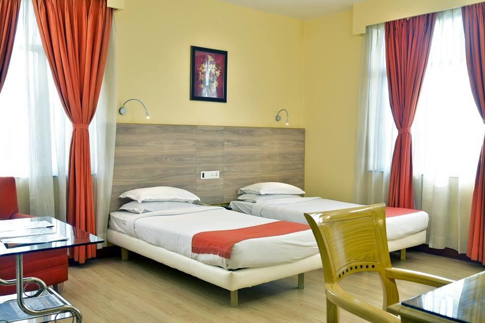 The Senator Hotel Kolkata Bagian luar foto