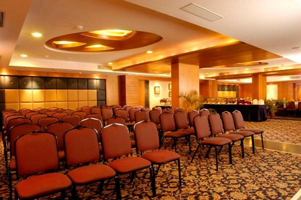 The Senator Hotel Kolkata Bagian luar foto