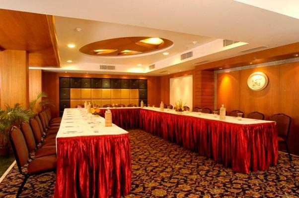 The Senator Hotel Kolkata Bagian luar foto